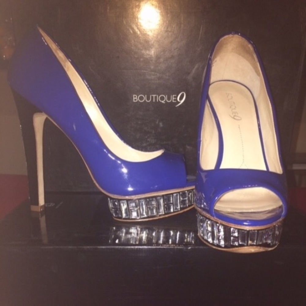 ‼️SALE ‼️ Blue Shoe w/ bling